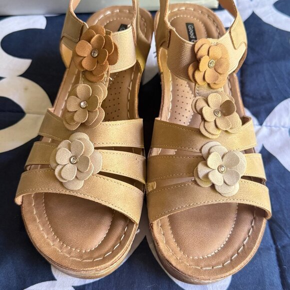 GOOD CHOICE Womens Beige Flower Beck Toe Wedge Slip On Heeled Sandal sz 9.5 - Picture 4 of 8